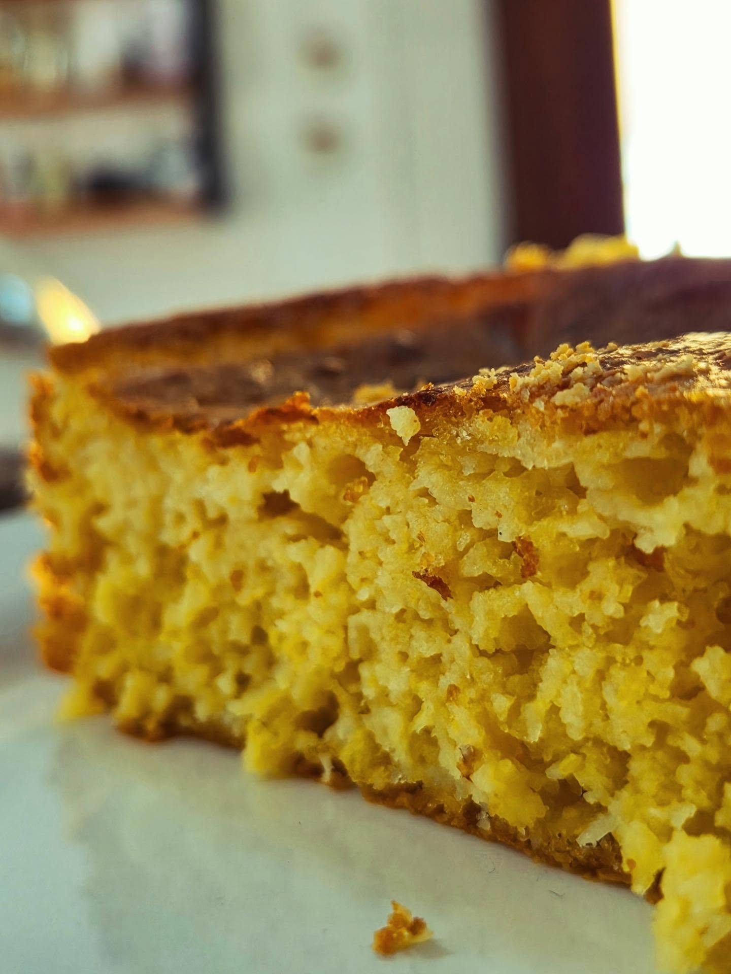 Fatia dourada de bolo de milho